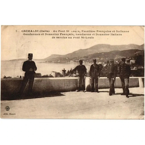 Française et Italienne Gendarmes et Douanier, de service au Pont St-Louis - Picture 1 of 2